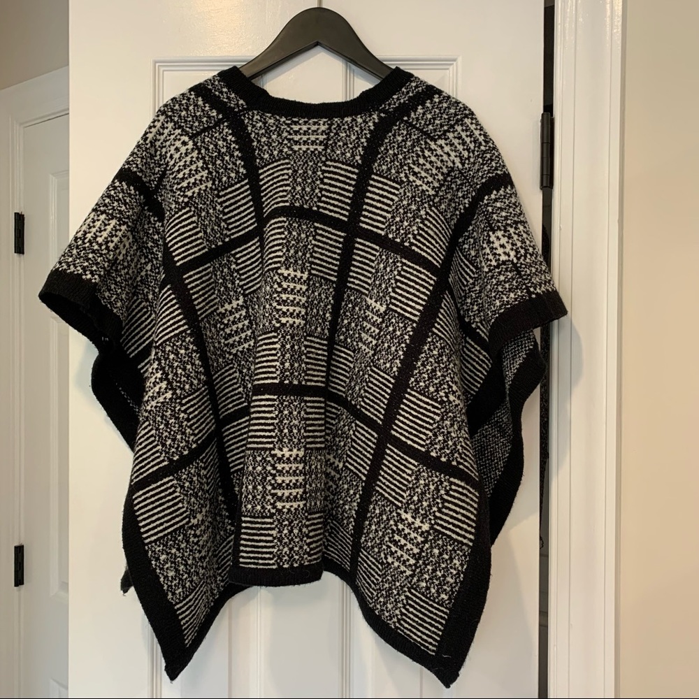Guess black and white wool poncho draped cardigan sweater - Picture 5 of 8
